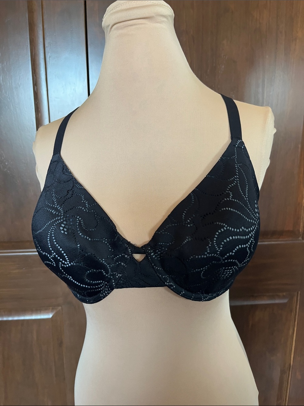 Hanes Black Underwire Seamless Bra with Swirl Detailing